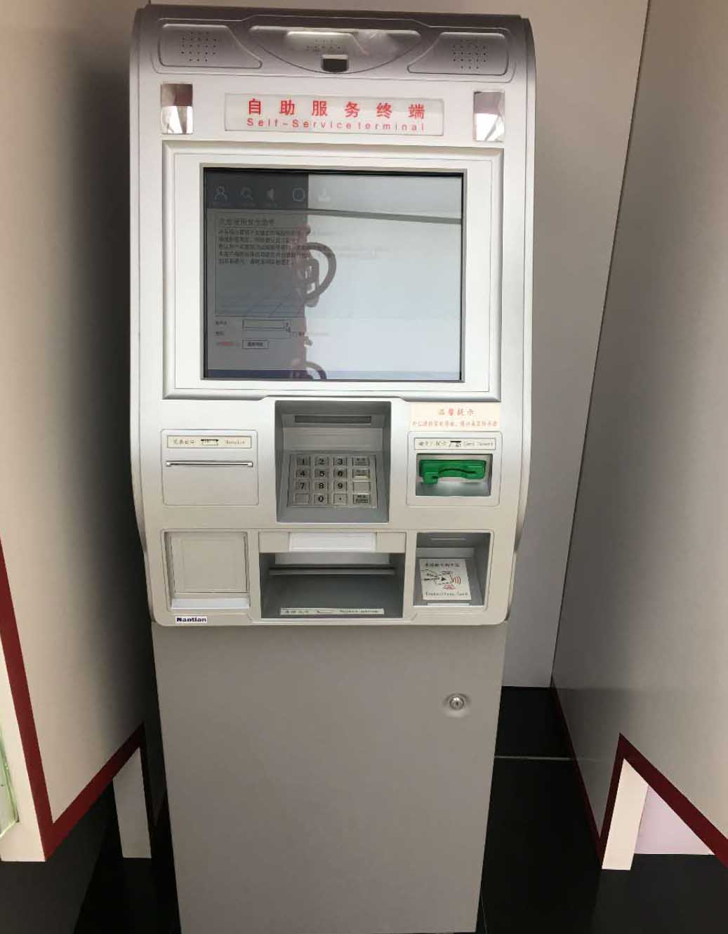 触摸屏玻星空体育·(中国)官方网站及条纹玻星空体育·(中国)官方网站在银行ATM机上的应用